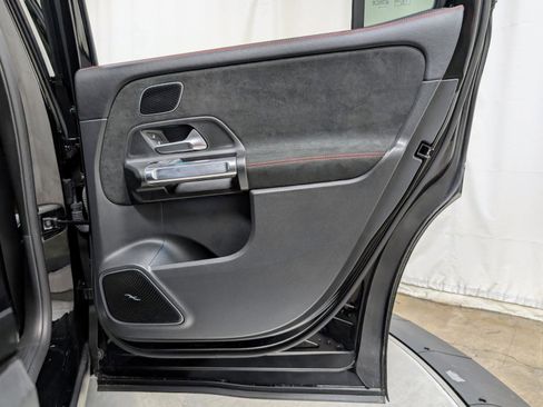 Used 2023 Mercedes-Benz GLB 250 4MATIC image 21
