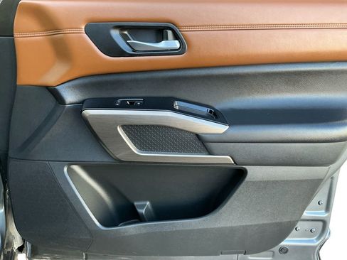 Used 2023 Nissan Pathfinder Platinum image 16