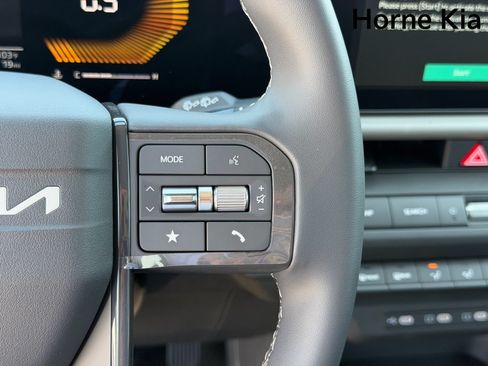 New 2027 Kia Seltos LX FWD image 13