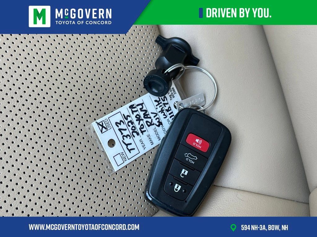 Used 2025 Toyota RAV4 Limited w/ Advanced Technology Package AWD/4WD image 38
