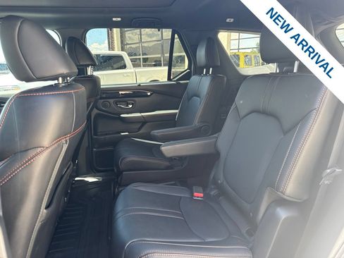 Used 2025 Honda Pilot TrailSport image 15