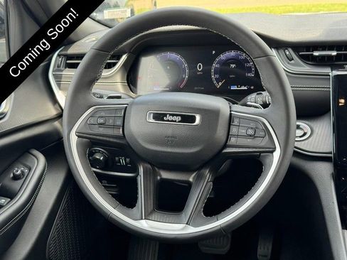 Used 2024 Jeep Grand Cherokee Altitude AWD/4WD image 13