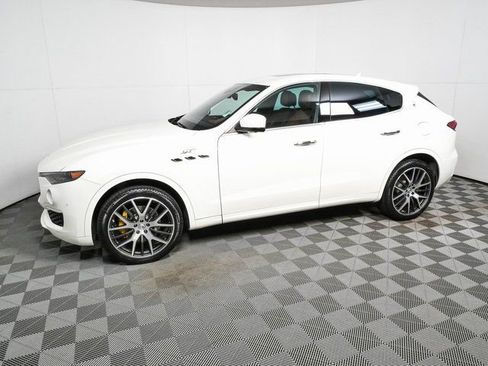 Used 2022 Maserati Levante GT AWD/4WD image 34