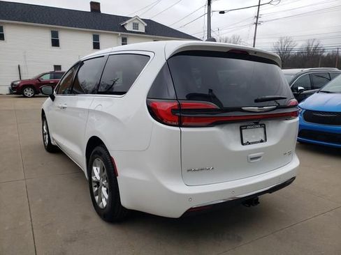 New 2026 Chrysler Pacifica Limited image 4