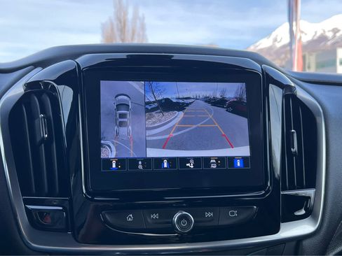 Used 2023 Chevrolet Traverse High Country image 36