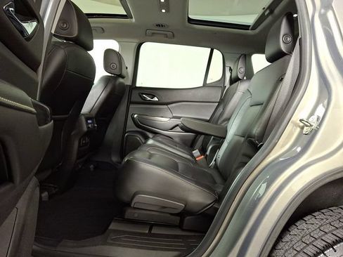 Used 2019 GMC Acadia SLT w/ LPO, Floor Liner Package AWD/4WD image 13