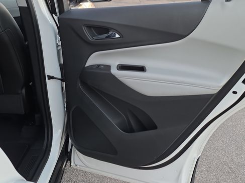 Used 2018 Chevrolet Equinox Premier image 31