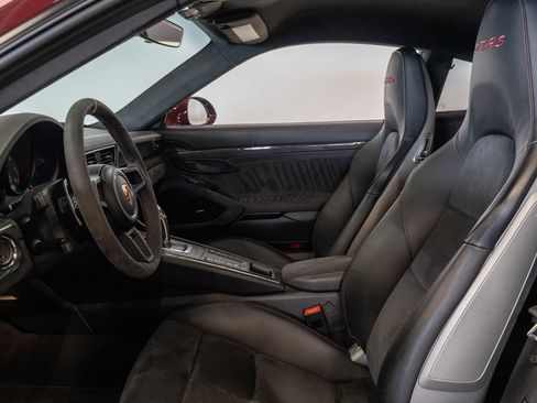 Used 2018 Porsche 911 GT2 RS RWD image 3