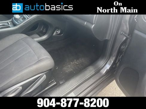 Used 2015 Chrysler 200 Limited image 12
