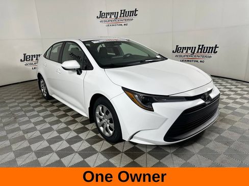 Used 2025 Toyota Corolla LE FWD image 4