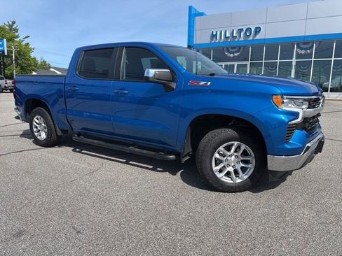 Used 2024 Chevrolet Silverado 1500 LT w/ Z71 Off-Road Package AWD/4WD image 2
