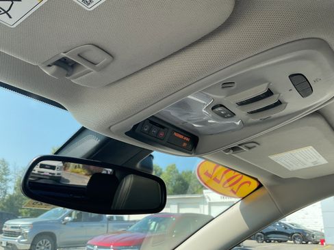 Used 2022 Buick Encore GX Essence w/ Experience Buick Package image 12