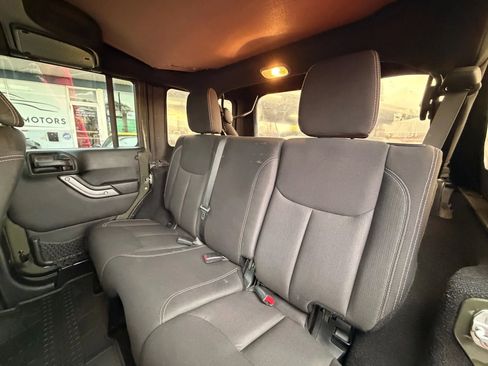 Used 2015 Jeep Wrangler Unlimited Sahara w/ Connectivity Group image 14