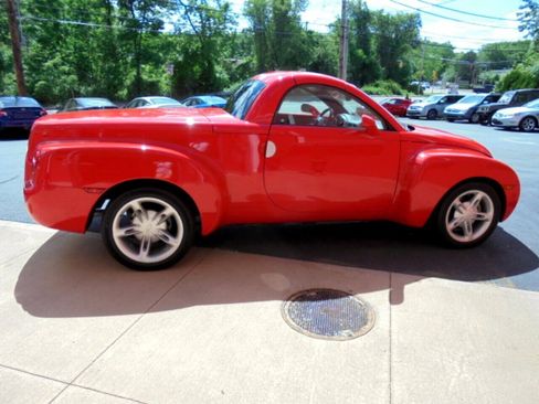 Used 2005 Chevrolet SSR w/ Preferred Equipment Group RWD image 4