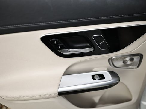 Used 2023 Mercedes-Benz GLC 300 4MATIC image 24