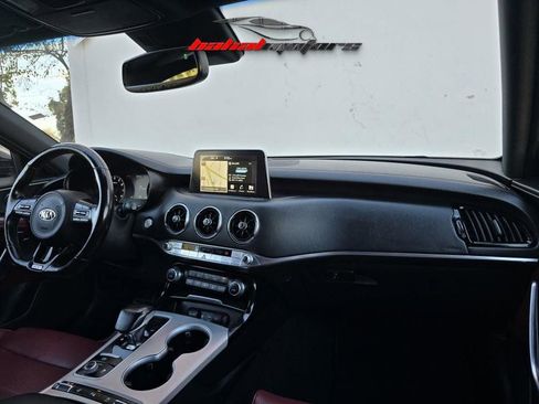 Used 2018 Kia Stinger GT2 image 19