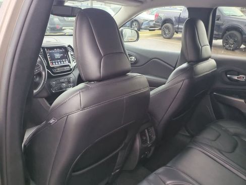 Used 2021 Jeep Cherokee Limited image 17