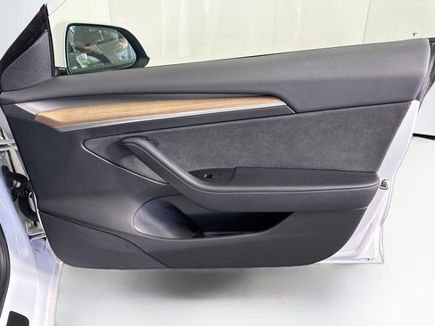 Used 2023 Tesla Model 3 Standard Range image 31