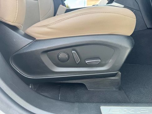 Used 2021 Ford Explorer Limited w/ Equipment Group 301A AWD/4WD image 40