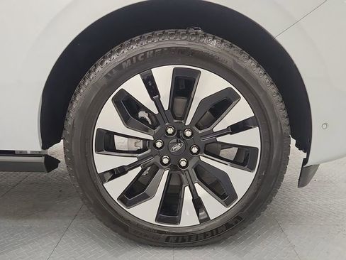 New 2025 Ford Expedition Max Platinum w/ Driver's Package image 15