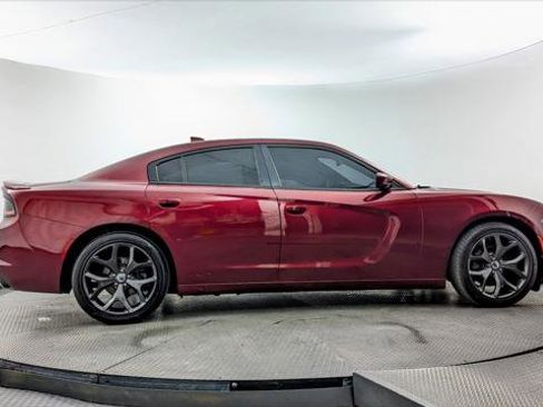 Used 2017 Dodge Charger SXT w/ Plus Group RWD image 9