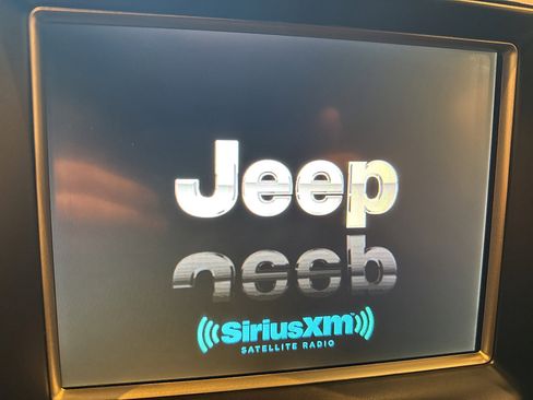 Used 2017 Jeep Grand Cherokee Altitude image 44