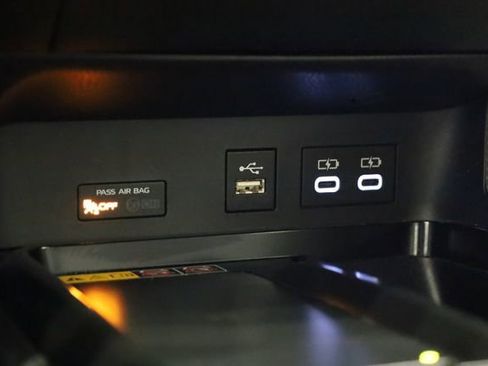 Used 2025 Toyota Camry SE image 25