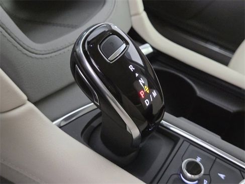 Used 2025 Cadillac XT5 Premium Luxury image 13