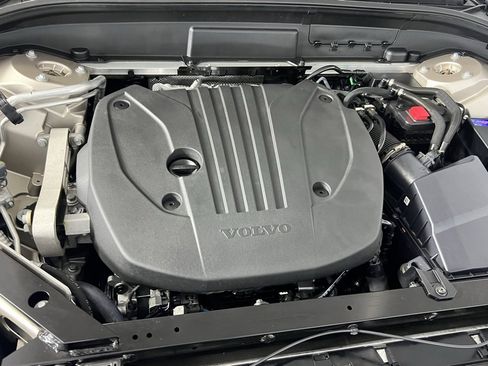 Used 2025 Volvo XC60 B5 Plus image 34