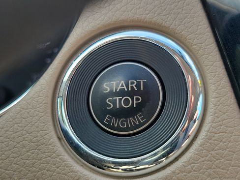 Used 2018 Nissan Rogue SV FWD image 28