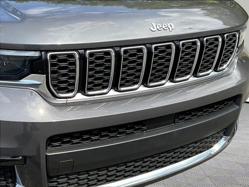 Used 2022 Jeep Grand Cherokee L Limited AWD/4WD image 35