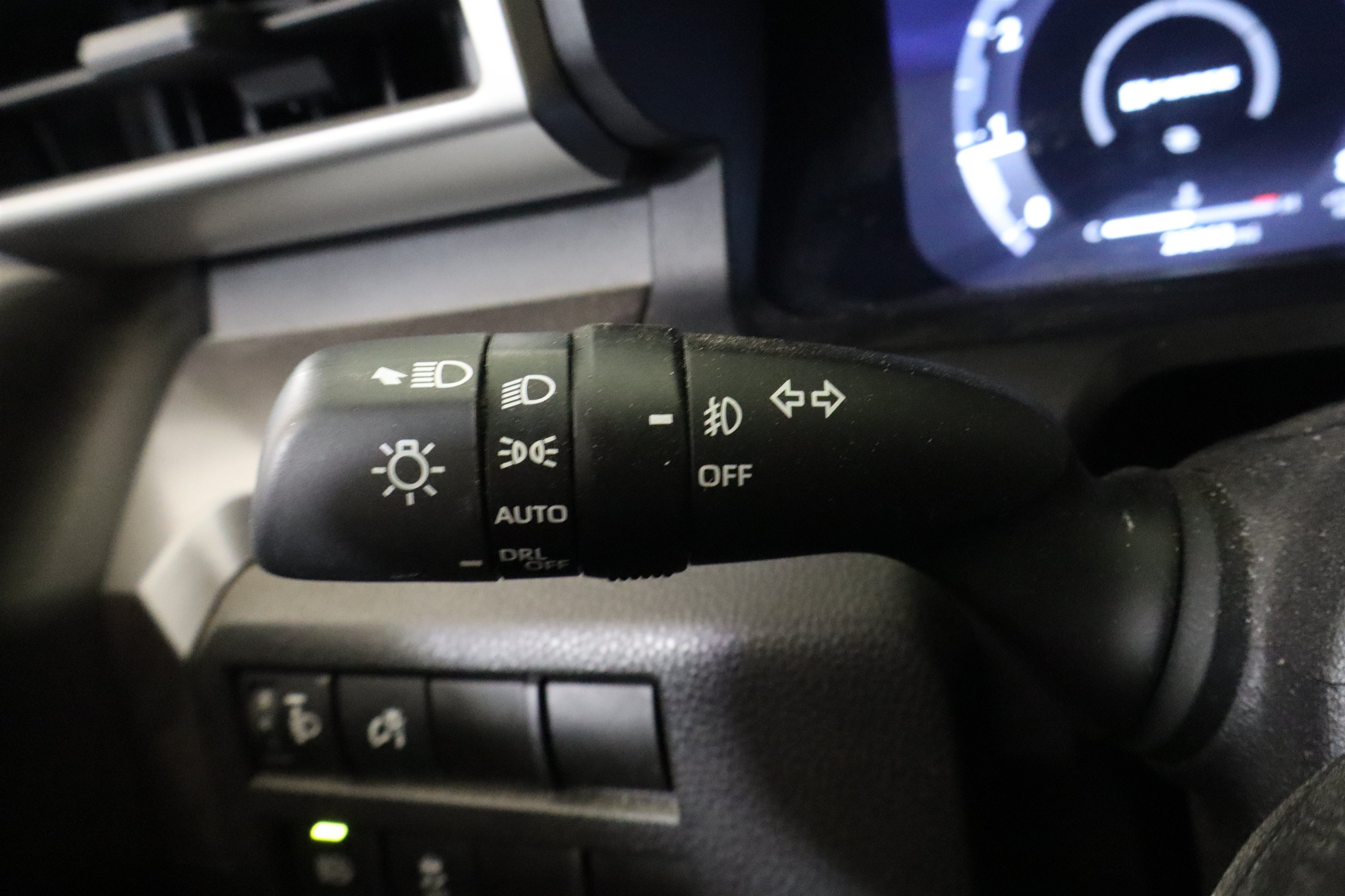 Used 2025 Toyota Tacoma TRD Off-Road AWD/4WD image 29