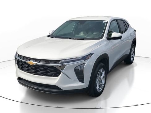 Certified 2024 Chevrolet Trax LS w/ LS Convenience Package FWD image 2