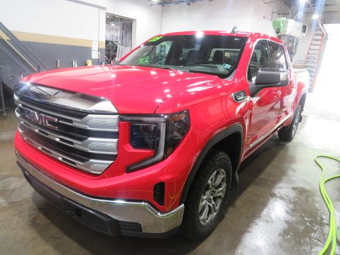 Used 2023 GMC Sierra 1500 SLE AWD/4WD image 3