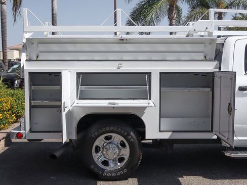 Used 2024 RAM 2500 Tradesman w/ Chrome Appearance Group image 11