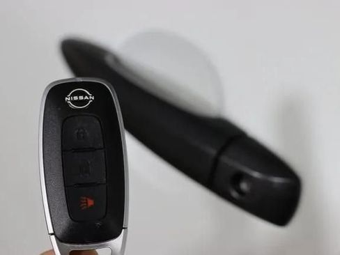 Used 2025 Nissan Rogue S FWD image 38