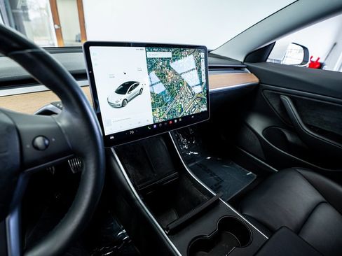 Used 2018 Tesla Model 3 Long Range image 36