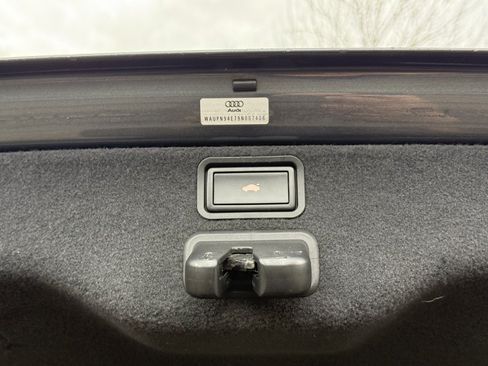 Used 2009 Audi S8 AWD/4WD image 38