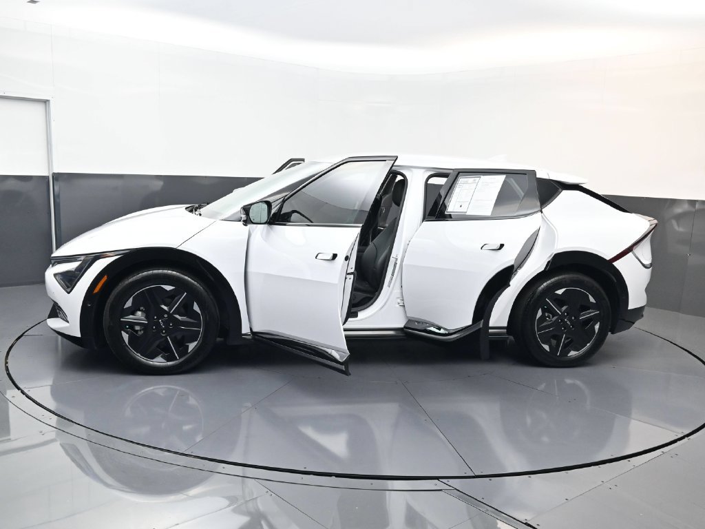 Used 2025 Kia EV6 Wind RWD image 31