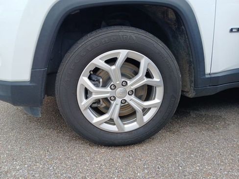 Used 2024 Jeep Compass Latitude AWD/4WD image 6