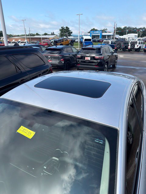Used 2014 Ford Fusion SE w/ Equipment Group 202A FWD image 3