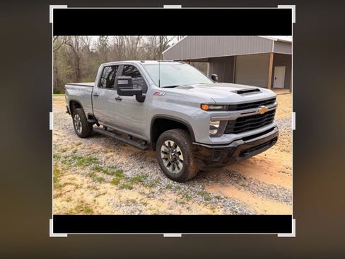 Used 2025 Chevrolet Silverado 2500 Custom w/ Custom Value Package image 1