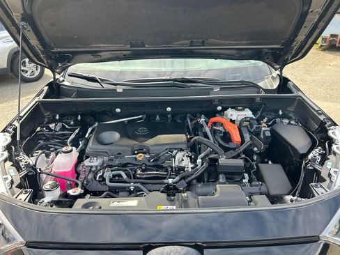 Used 2021 Toyota RAV4 LE AWD/4WD image 30