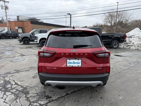 Used 2025 Ford Escape Active w/ Cold Weather Package image 4