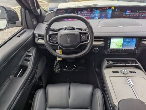 New 2026 Lincoln Navigator Reserve w/ Jet Appearance Package AWD/4WD image 16