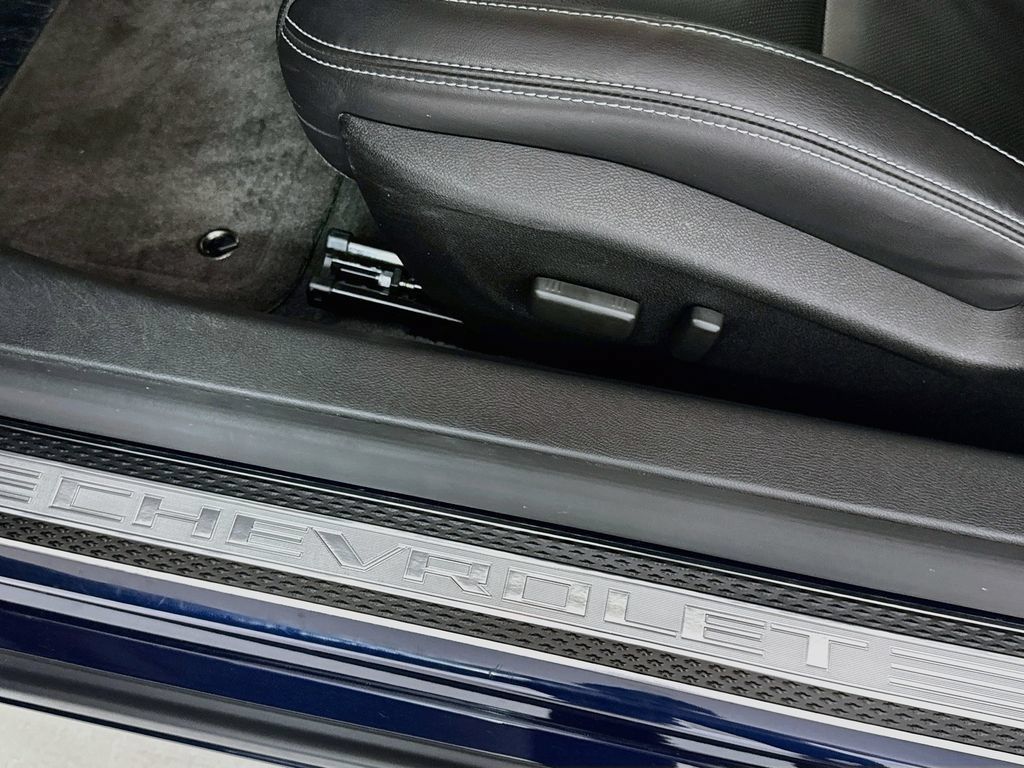 Used 2010 Chevrolet Camaro SS RWD image 21