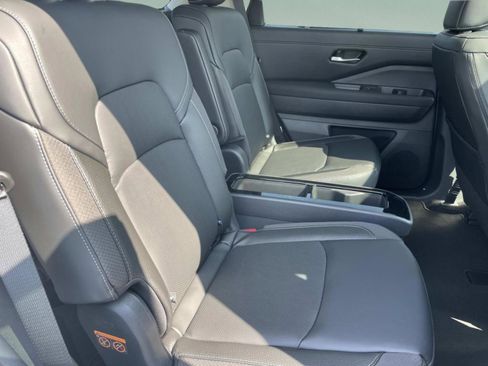 New 2026 Nissan Pathfinder SL AWD/4WD image 17