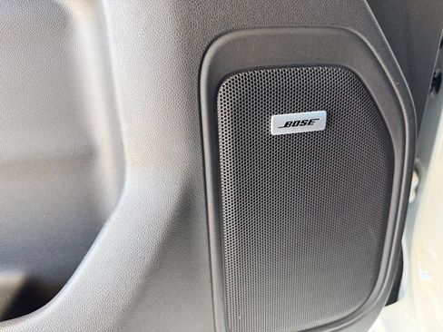 Used 2019 GMC Sierra 1500 SLT AWD/4WD image 13