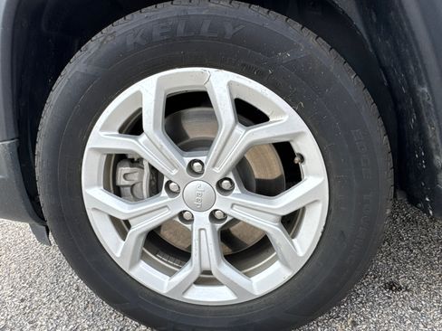 Used 2024 Jeep Compass Latitude AWD/4WD image 9