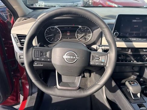 Used 2025 Nissan Rogue SV image 17